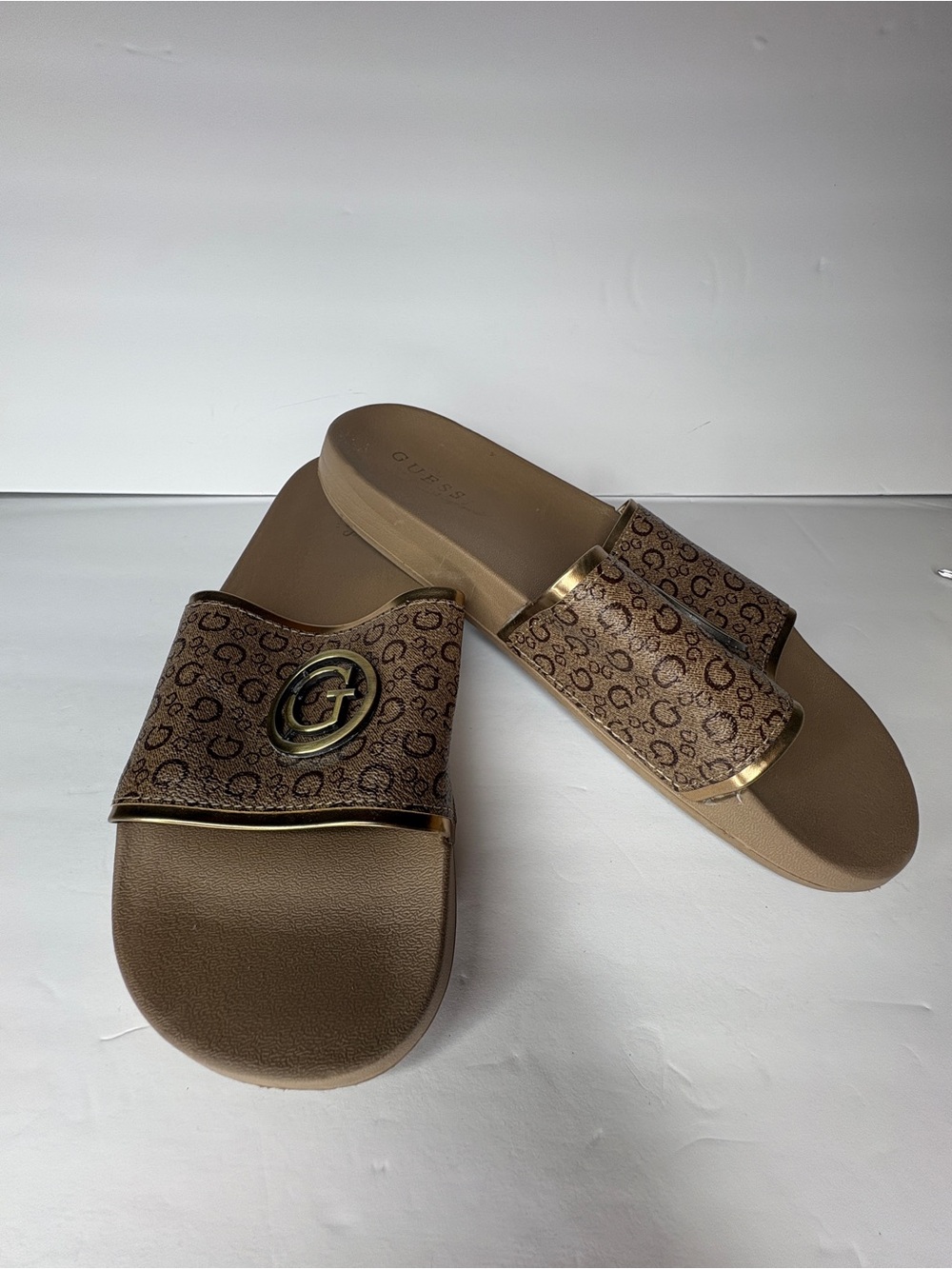 GUESS Play Slide Sandals Brown
Signature Logo Gold G Hardware Size
9M